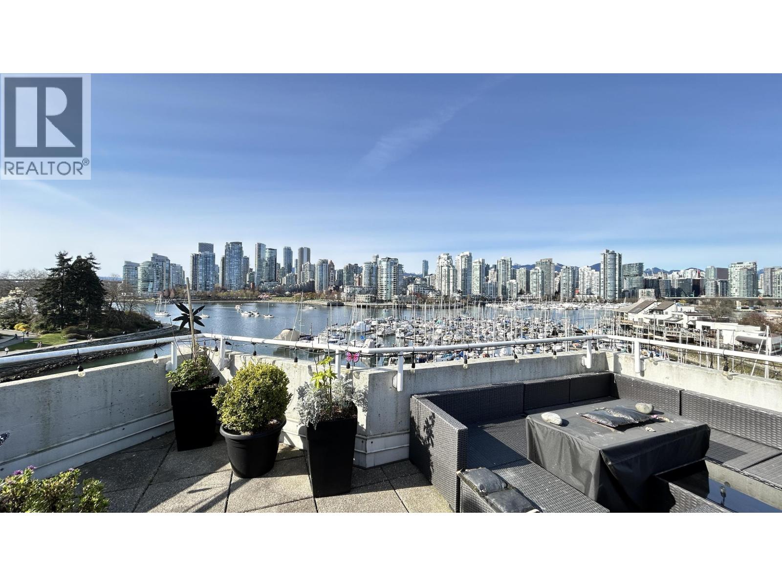 315 674 Leg In Boot Square, Vancouver, British Columbia  V5Z 4B4 - Photo 3 - R3113010