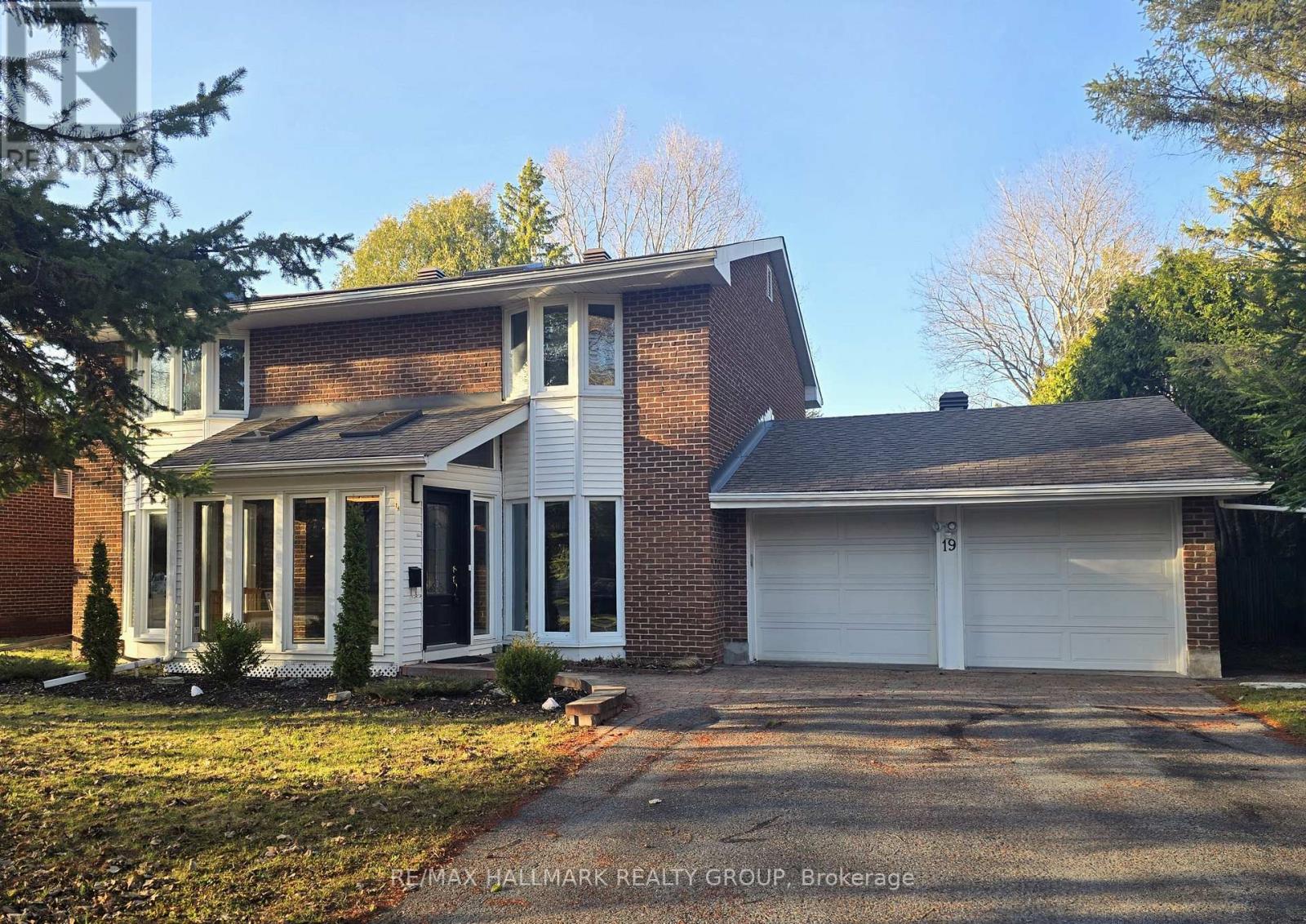 19 KINGSFORD CRESCENT, Ottawa, Ontario