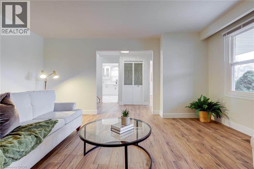 1252 Lakeview Drive, Oakville, Ontario  L6H 2M8 - Photo 4 - 40806713