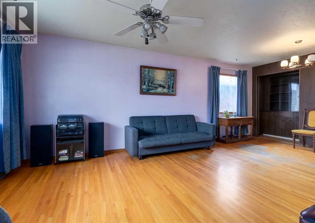 3007 Beil Avenue Nw, Calgary, Alberta  T2L 1K6 - Photo 2 - A2302252