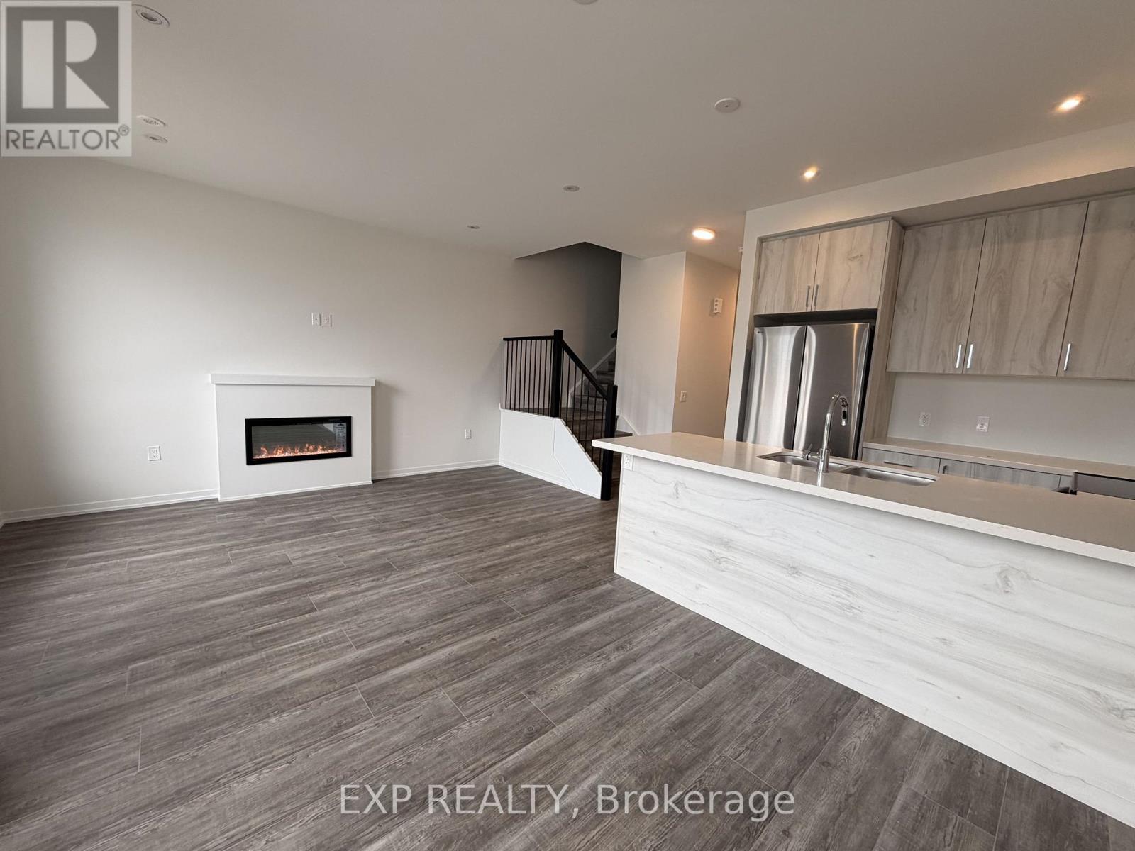 1424 19th Avenue, Richmond Hill, Ontario  L4E 1P3 - Photo 3 - N13016894