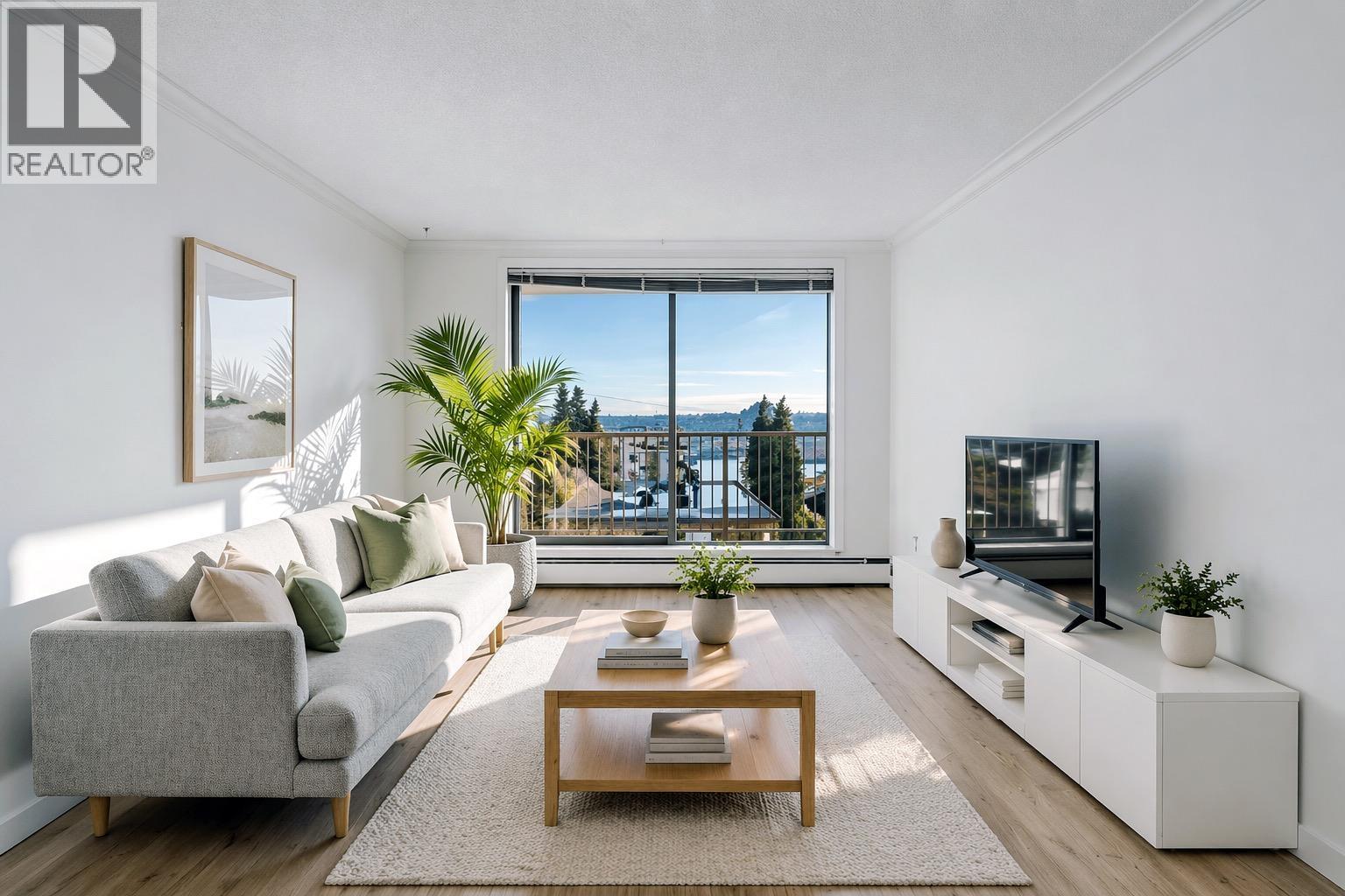 301 320 ROYAL AVENUE, New Westminster, British Columbia