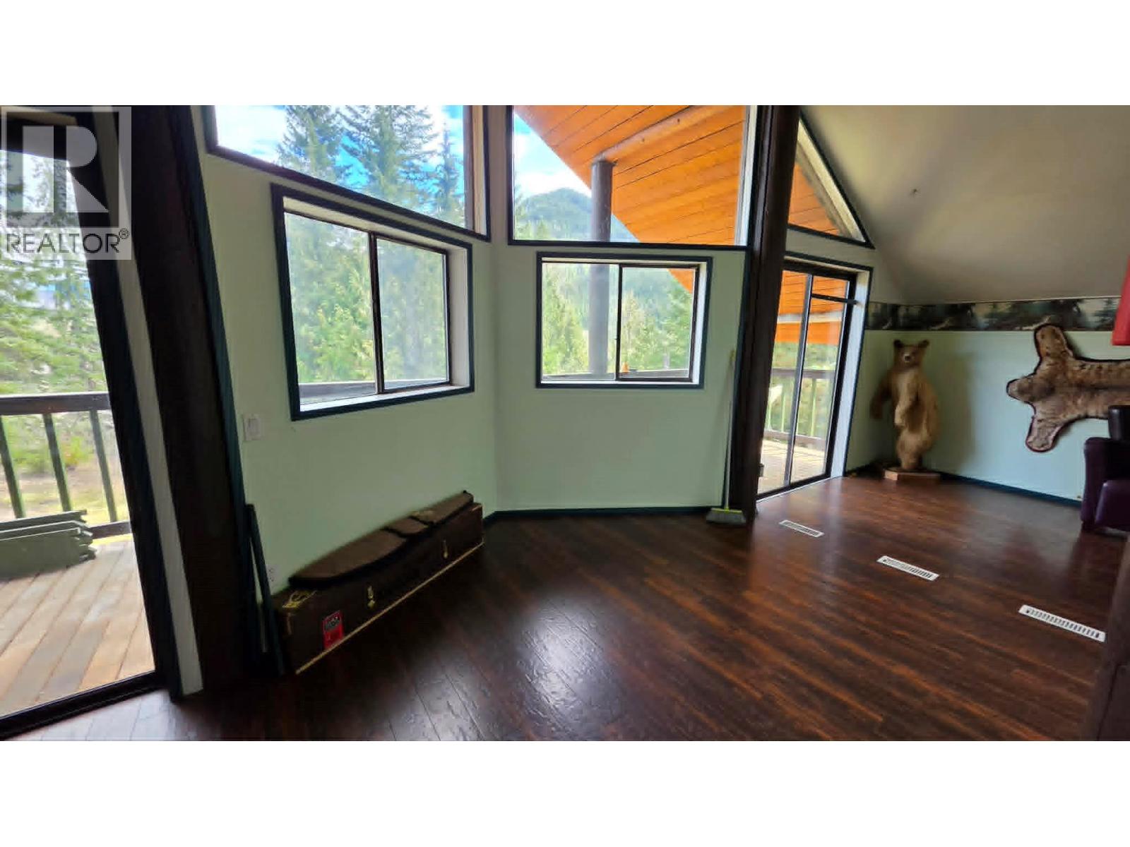 829 Bobbie Burns Road, Lumby, British Columbia  V0E 2G4 - Photo 14 - 10383919