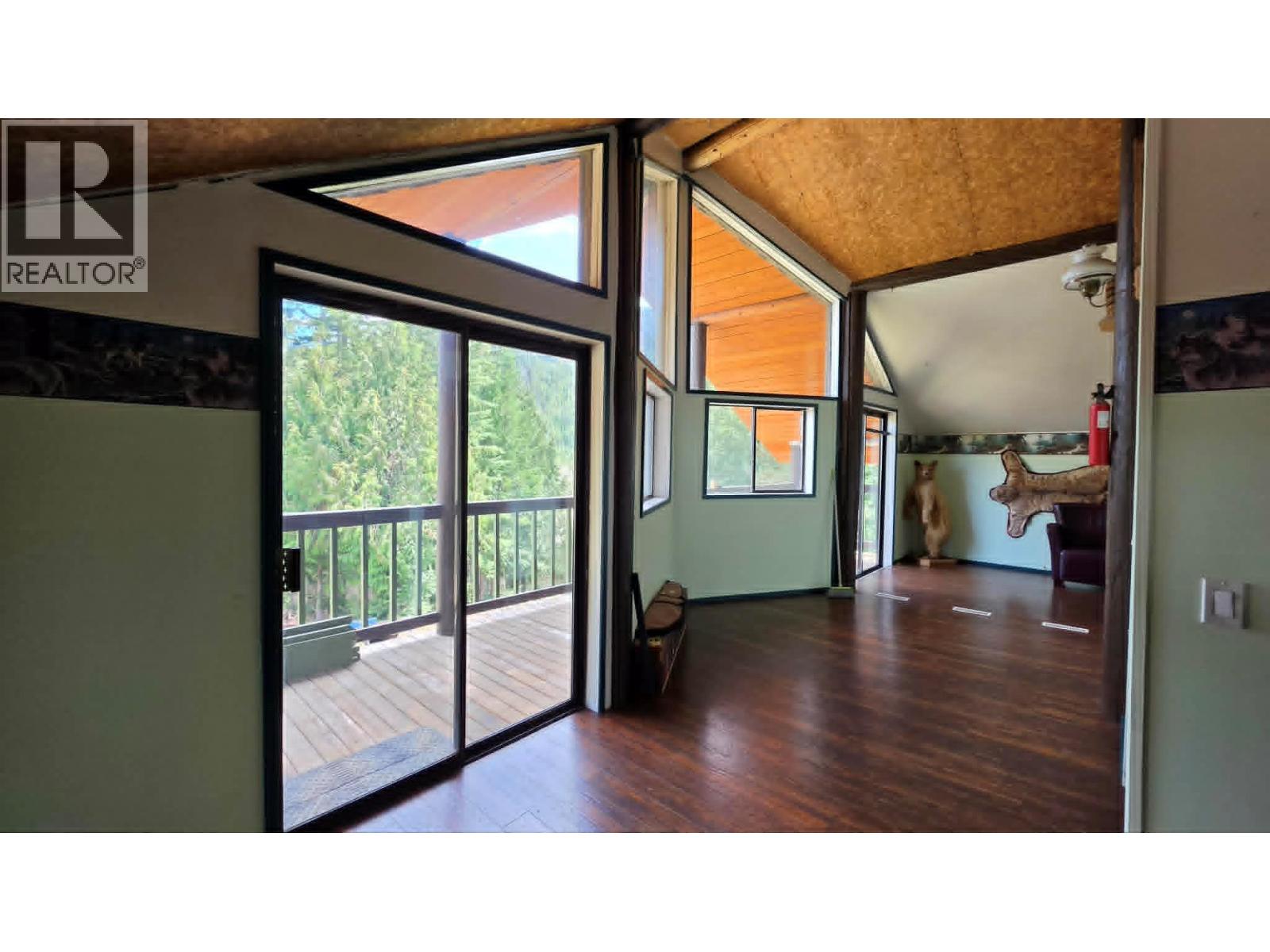 829 Bobbie Burns Road, Lumby, British Columbia  V0E 2G4 - Photo 15 - 10383919