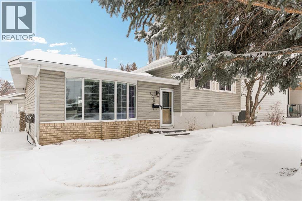 2735 Lionel Crescent Sw, Calgary, Alberta  T3E 6B1 - Photo 3 - A2300312