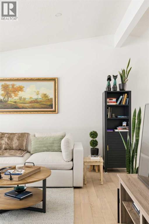 2735 Lionel Crescent Sw, Calgary, Alberta  T3E 6B1 - Photo 6 - A2300312