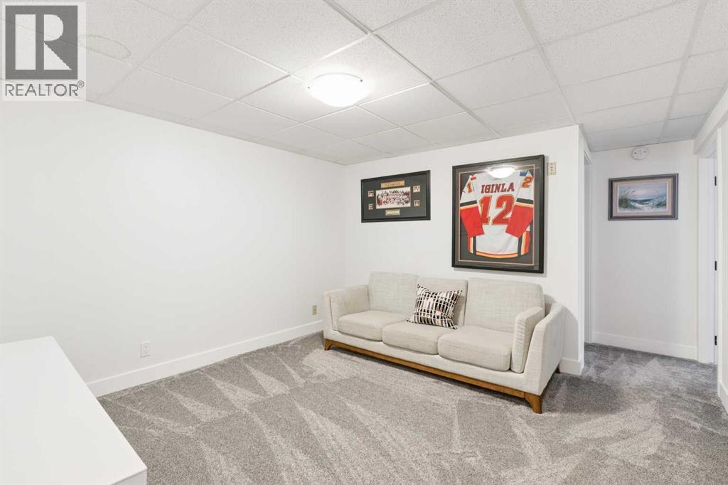 2735 Lionel Crescent Sw, Calgary, Alberta  T3E 6B1 - Photo 37 - A2300312