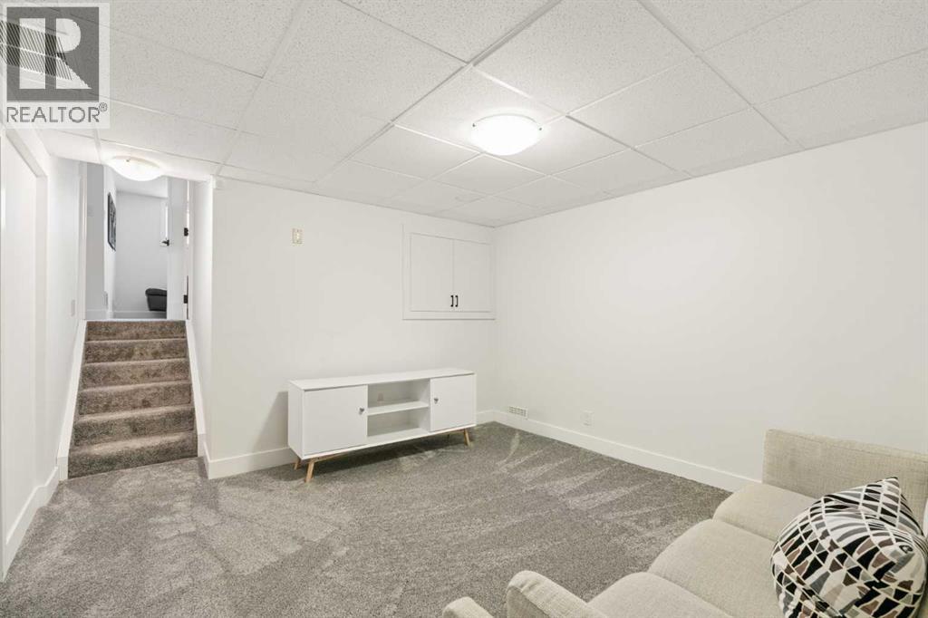 2735 Lionel Crescent Sw, Calgary, Alberta  T3E 6B1 - Photo 38 - A2300312