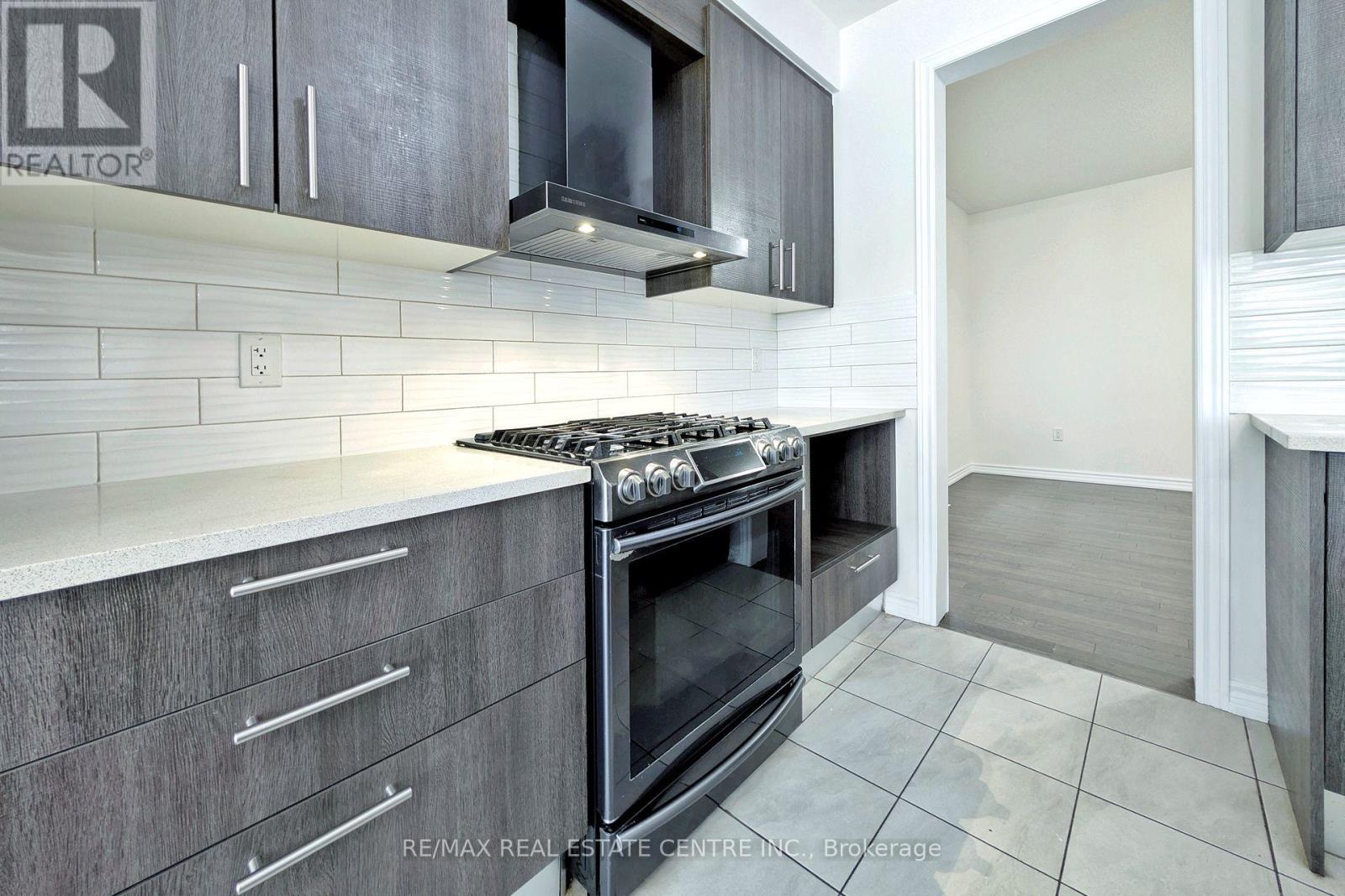 187 Lyle Drive, Clarington, Ontario  L1C 0V6 - Photo 13 - E13015004