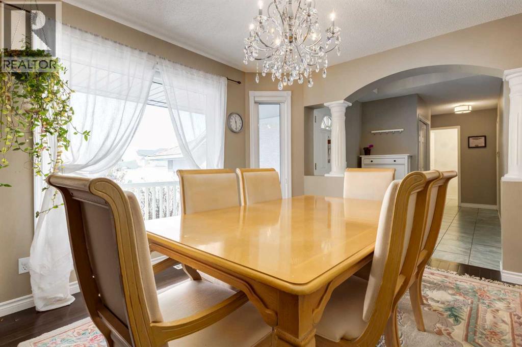 331 Sierra Madre Court Sw, Calgary, Alberta  T3H 3G7 - Photo 5 - A2299948