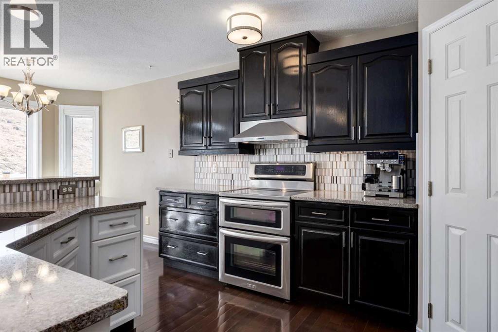 331 Sierra Madre Court Sw, Calgary, Alberta  T3H 3G7 - Photo 10 - A2299948