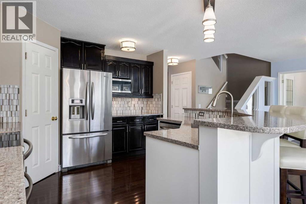 331 Sierra Madre Court Sw, Calgary, Alberta  T3H 3G7 - Photo 9 - A2299948