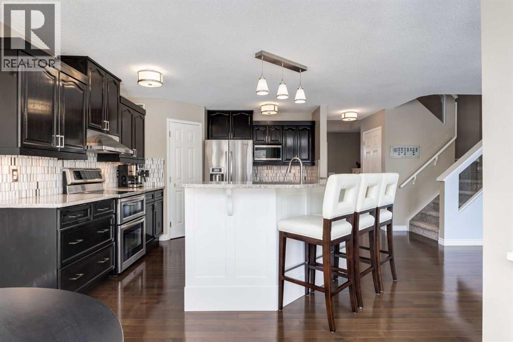 331 Sierra Madre Court Sw, Calgary, Alberta  T3H 3G7 - Photo 8 - A2299948