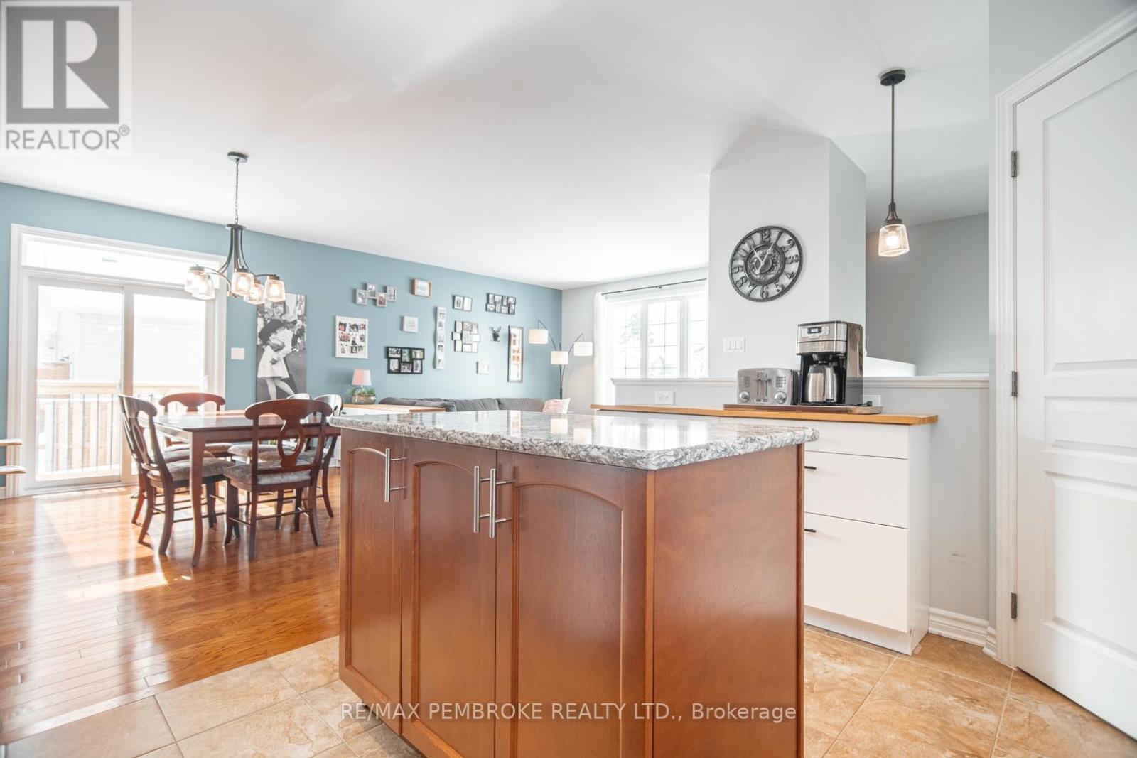 1007 Butler Boulevard, Petawawa, Ontario  K8H 0B7 - Photo 12 - X12974274