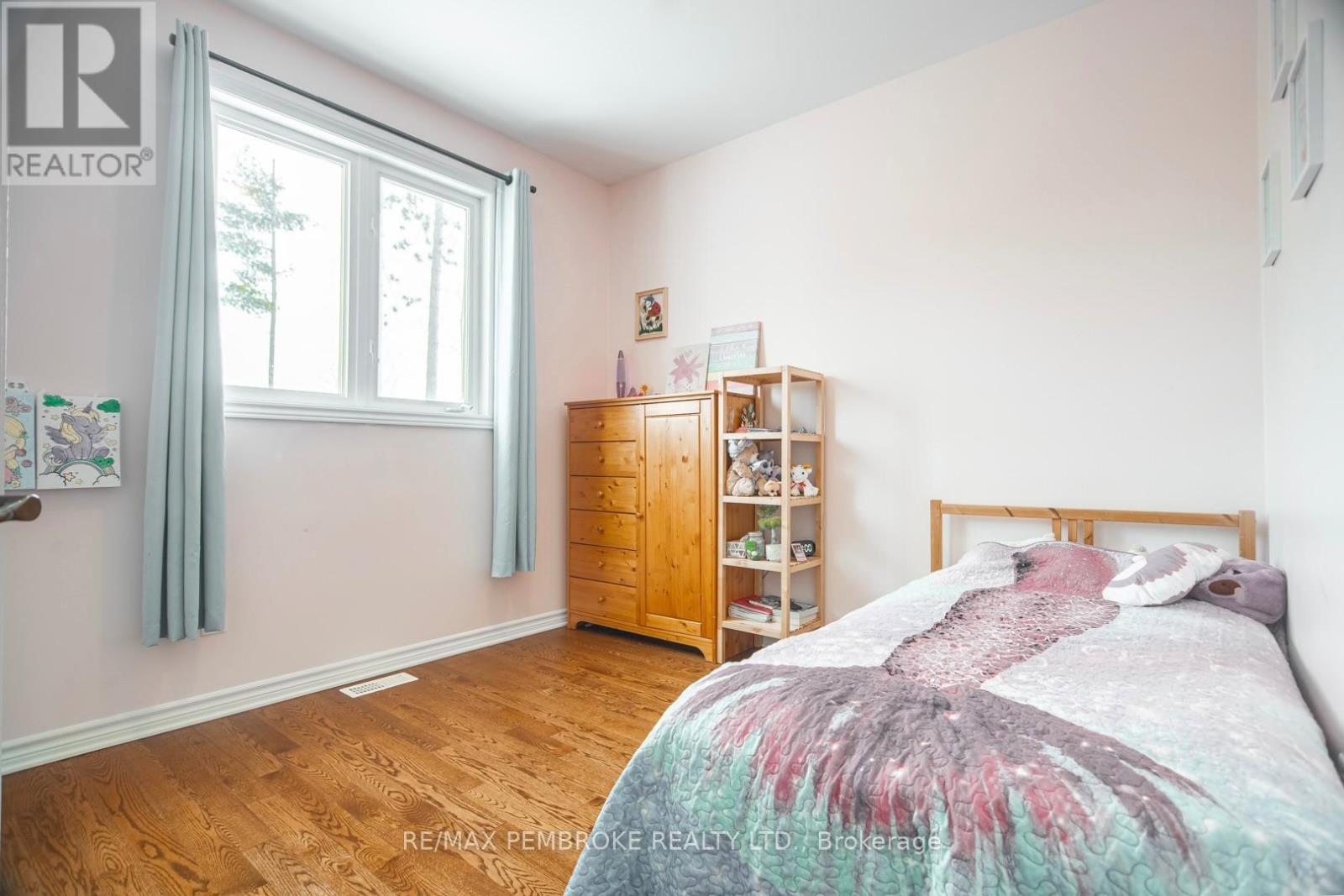 1007 Butler Boulevard, Petawawa, Ontario  K8H 0B7 - Photo 21 - X12974274