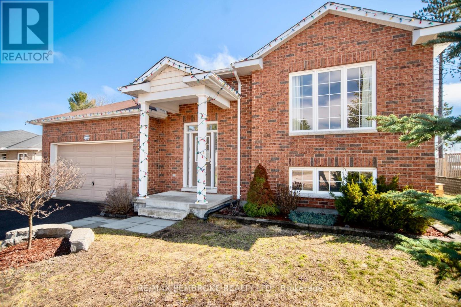 1007 Butler Boulevard, Petawawa, Ontario  K8H 0B7 - Photo 2 - X12974274