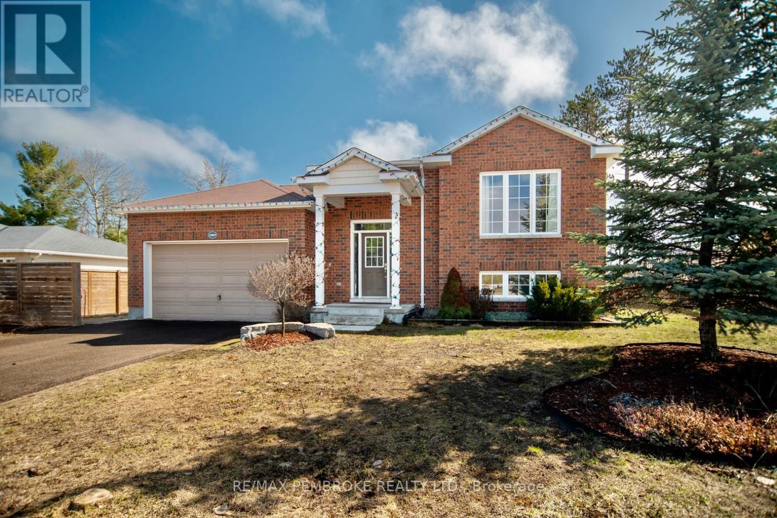 1007 BUTLER BOULEVARD, Petawawa, Ontario