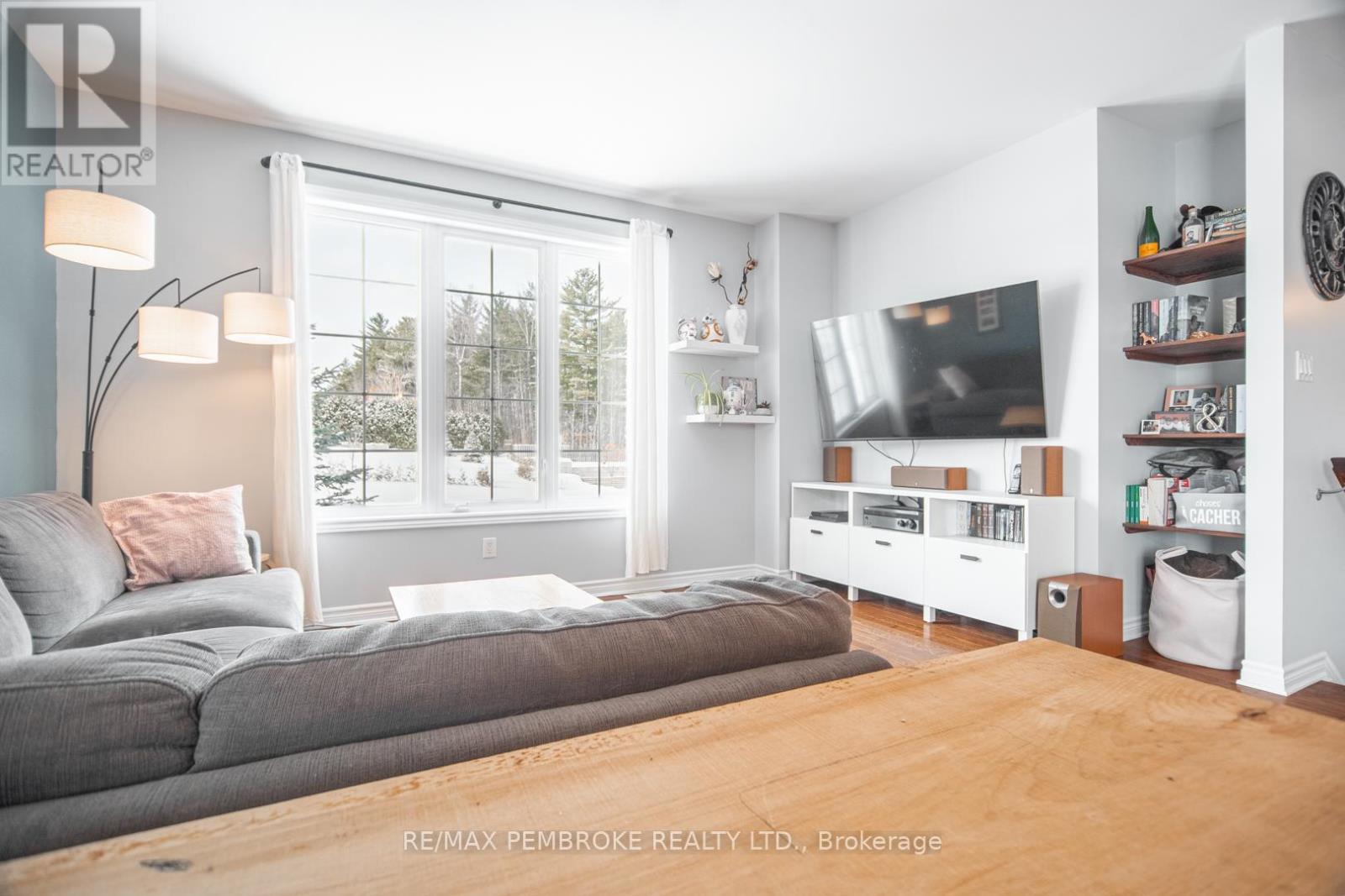 1007 Butler Boulevard, Petawawa, Ontario  K8H 0B7 - Photo 10 - X12974274