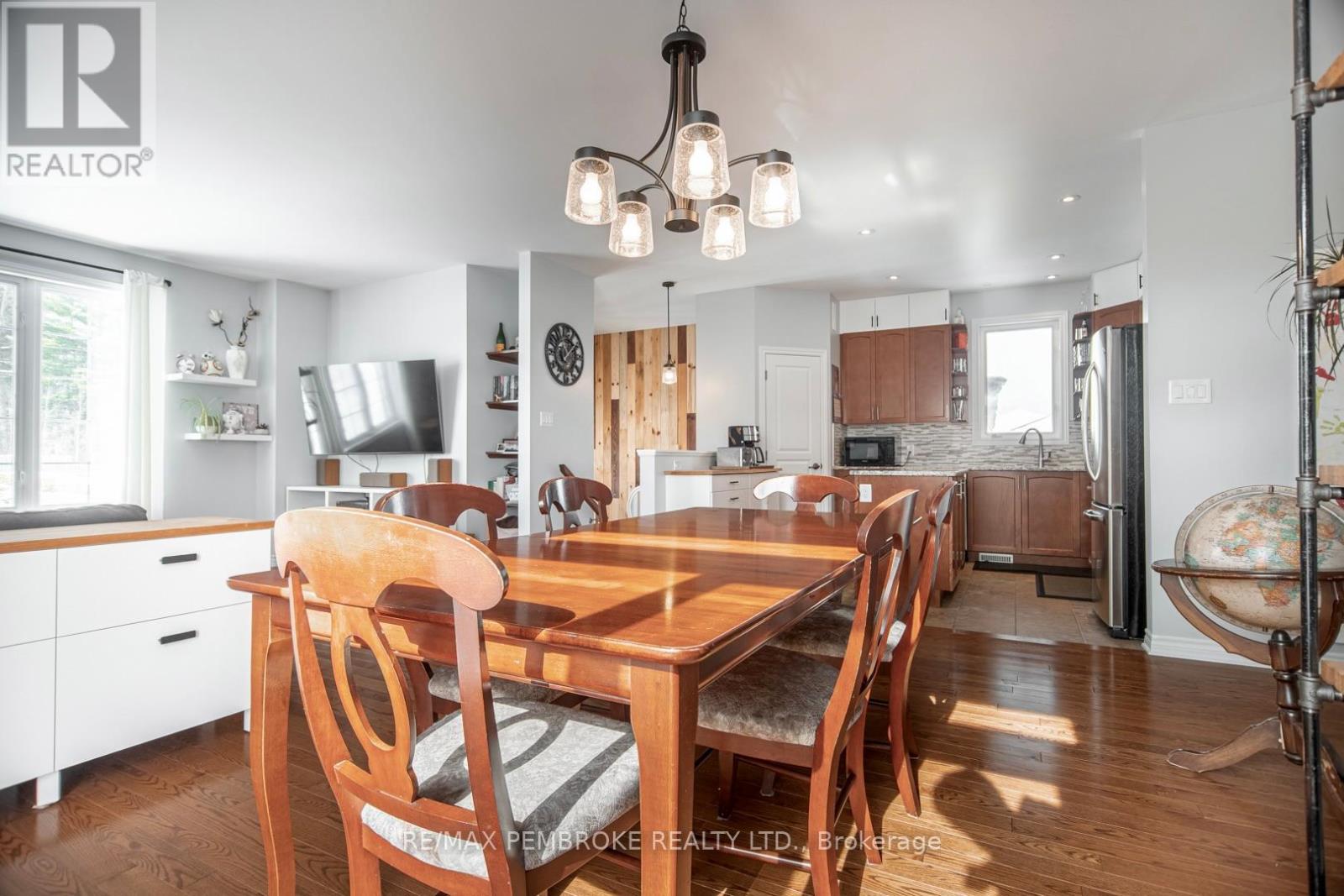 1007 Butler Boulevard, Petawawa, Ontario  K8H 0B7 - Photo 15 - X12974274