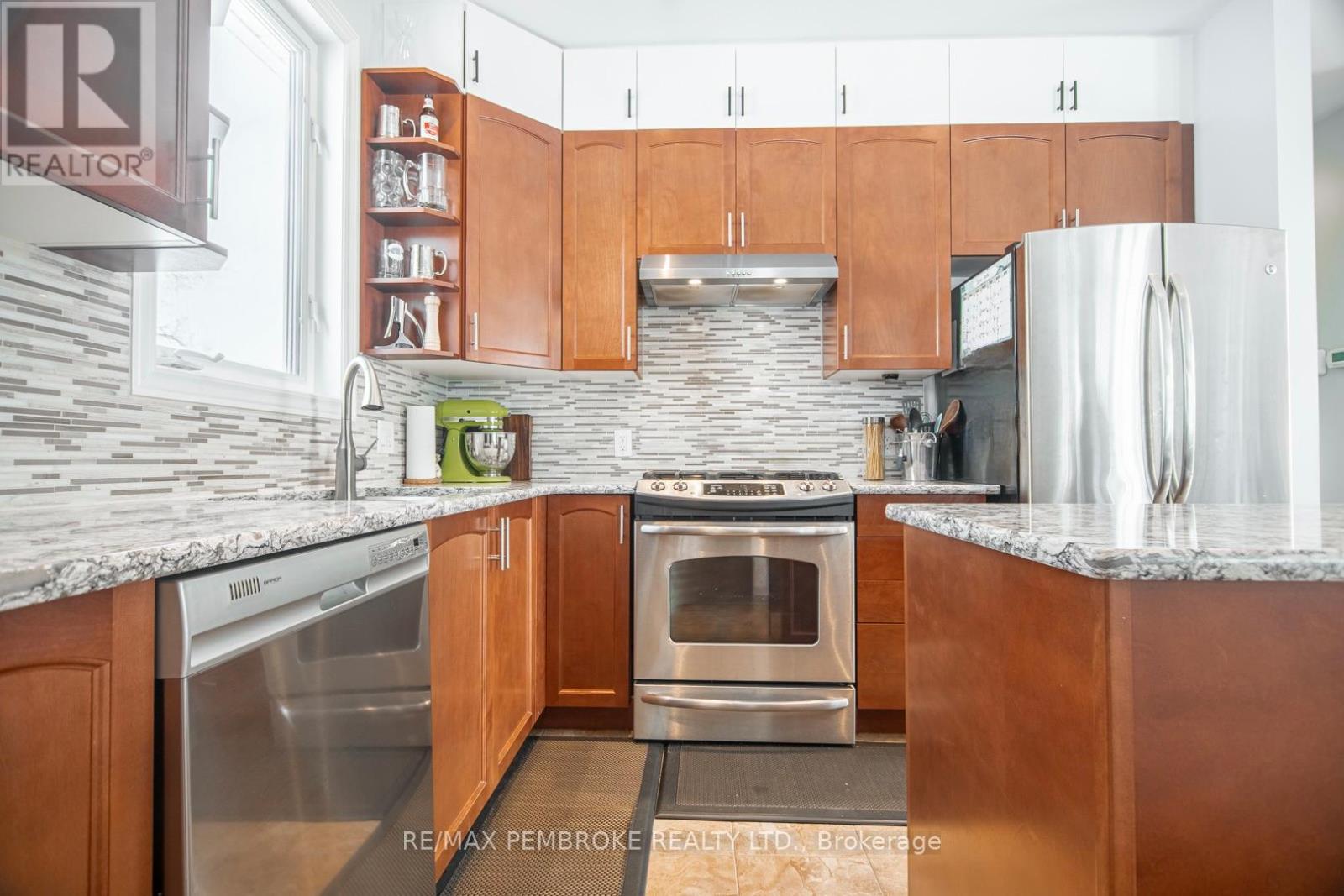 1007 Butler Boulevard, Petawawa, Ontario  K8H 0B7 - Photo 17 - X12974274