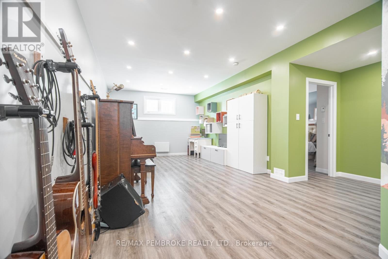 1007 Butler Boulevard, Petawawa, Ontario  K8H 0B7 - Photo 26 - X12974274