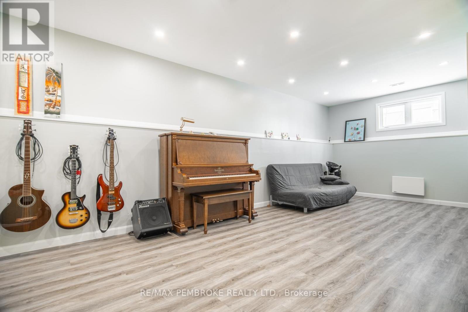 1007 Butler Boulevard, Petawawa, Ontario  K8H 0B7 - Photo 27 - X12974274