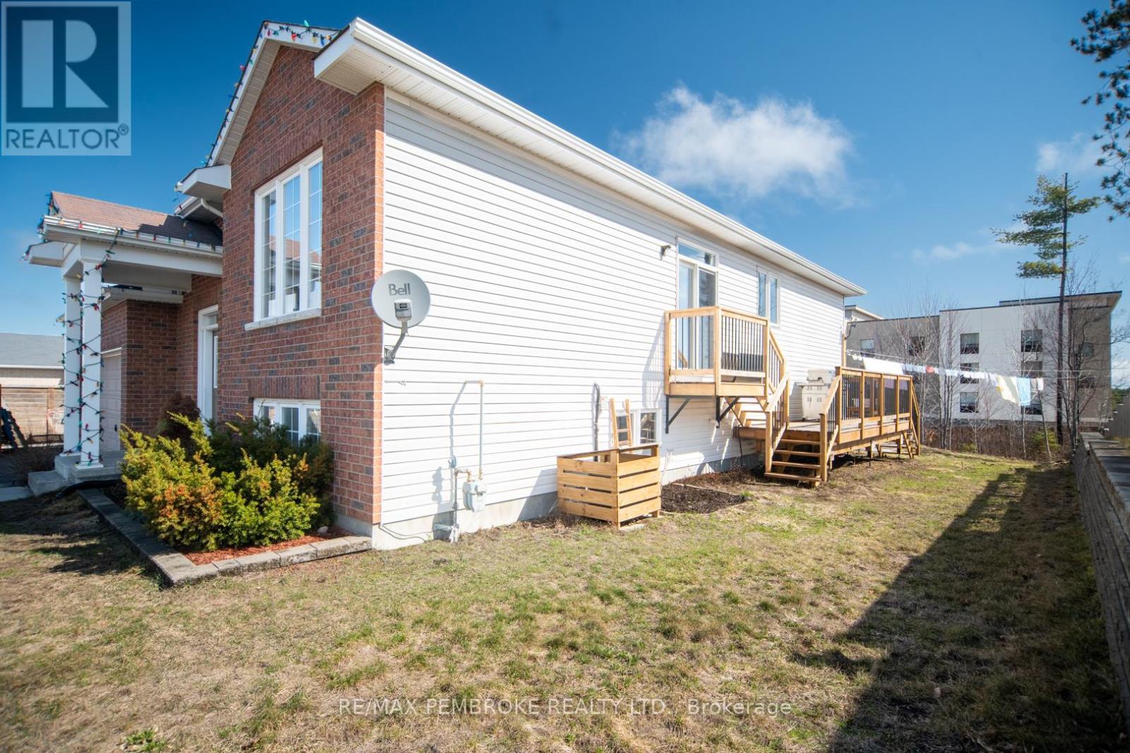 1007 Butler Boulevard, Petawawa, Ontario  K8H 0B7 - Photo 3 - X12974274