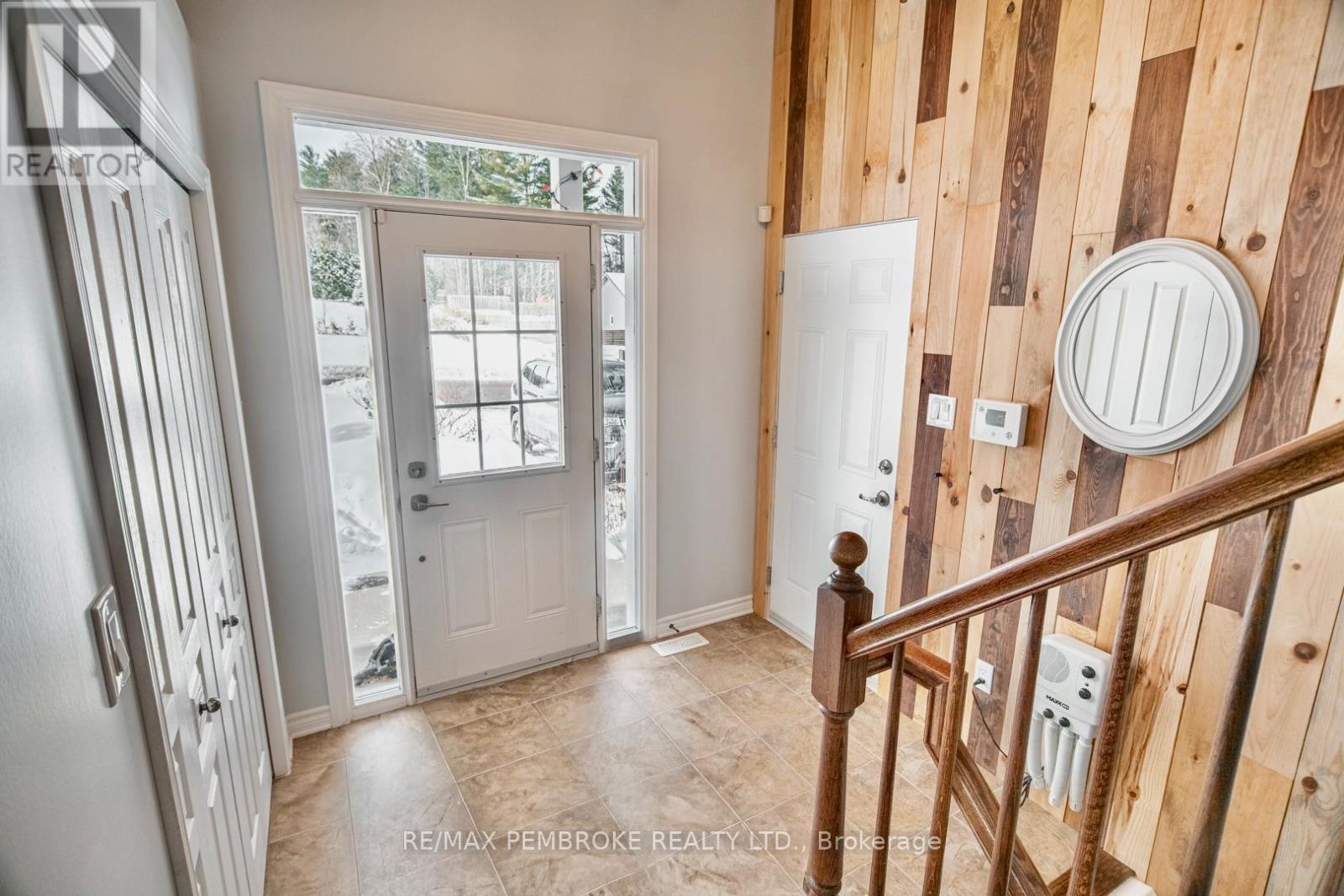 1007 Butler Boulevard, Petawawa, Ontario  K8H 0B7 - Photo 5 - X12974274