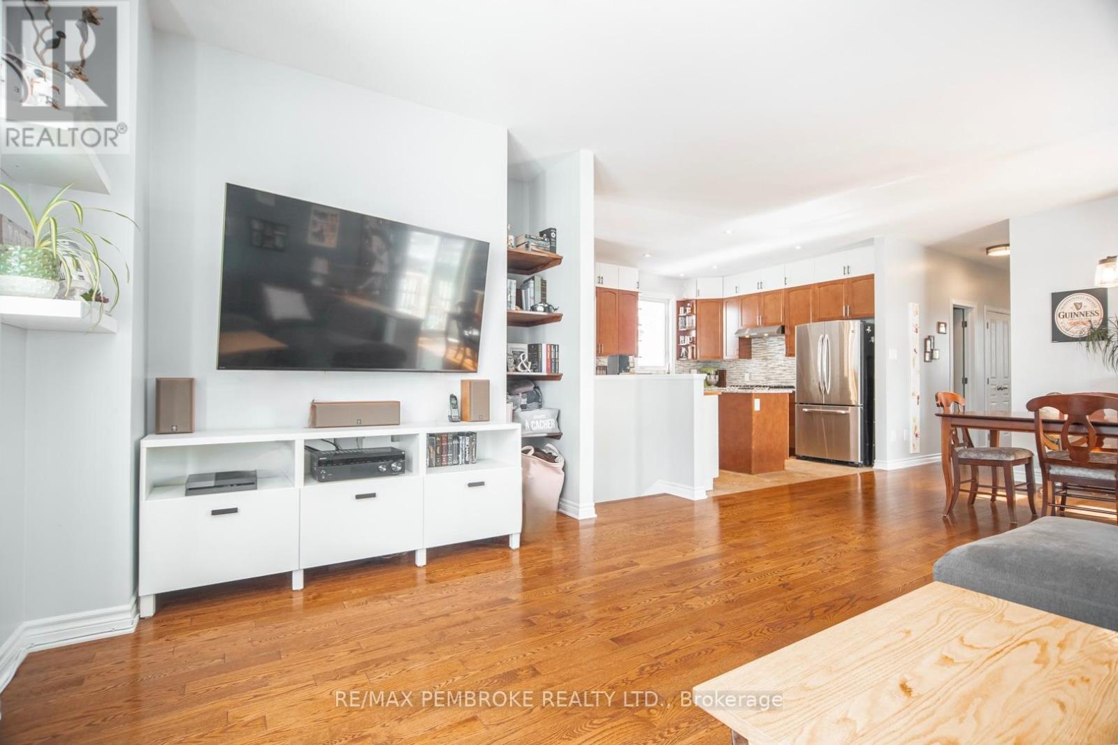 1007 Butler Boulevard, Petawawa, Ontario  K8H 0B7 - Photo 8 - X12974274