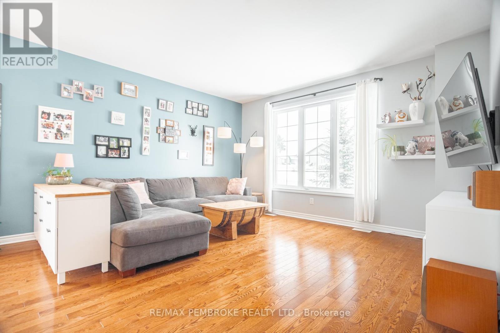 1007 Butler Boulevard, Petawawa, Ontario  K8H 0B7 - Photo 9 - X12974274