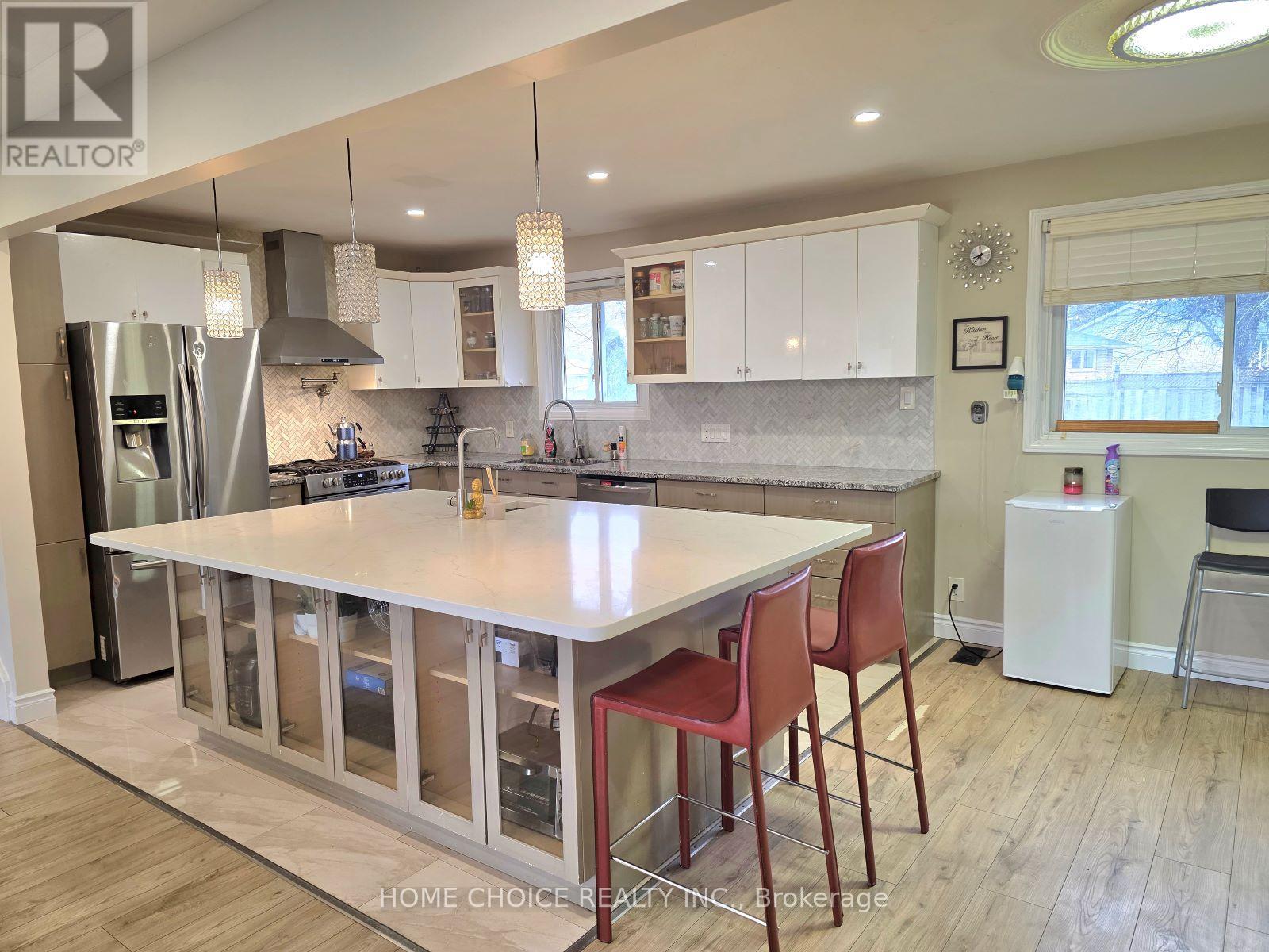 130 Champlain Crescent, Kitchener, Ontario  N2B 2Y6 - Photo 8 - X13005072