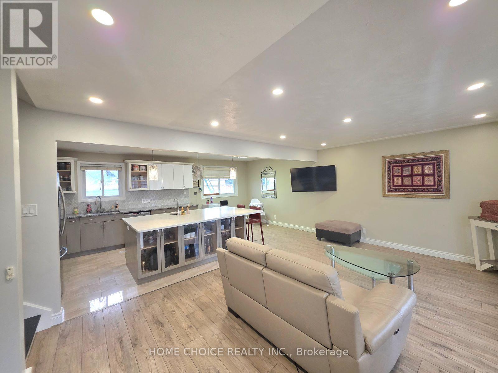 130 Champlain Crescent, Kitchener, Ontario  N2B 2Y6 - Photo 5 - X13005072