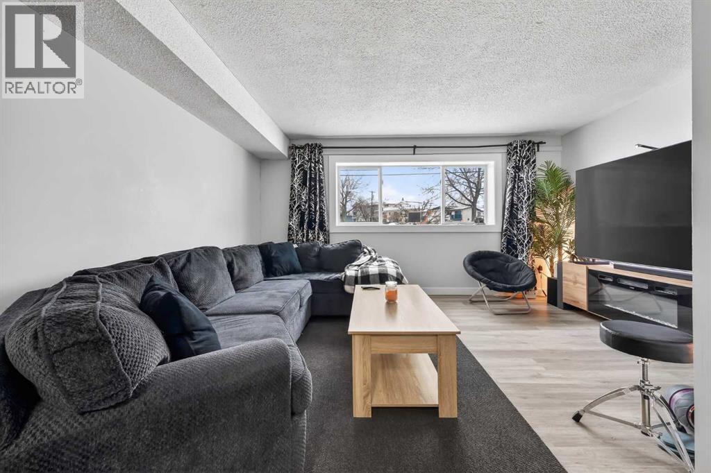 7717 & 7719 41 Avenue Nw, Calgary, Alberta  T3B 1X7 - Photo 14 - A2301698