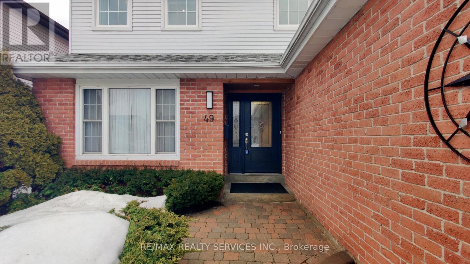 49 Mikado Crescent, Brampton, Ontario  L6S 3R5 - Photo 5 - W12864744