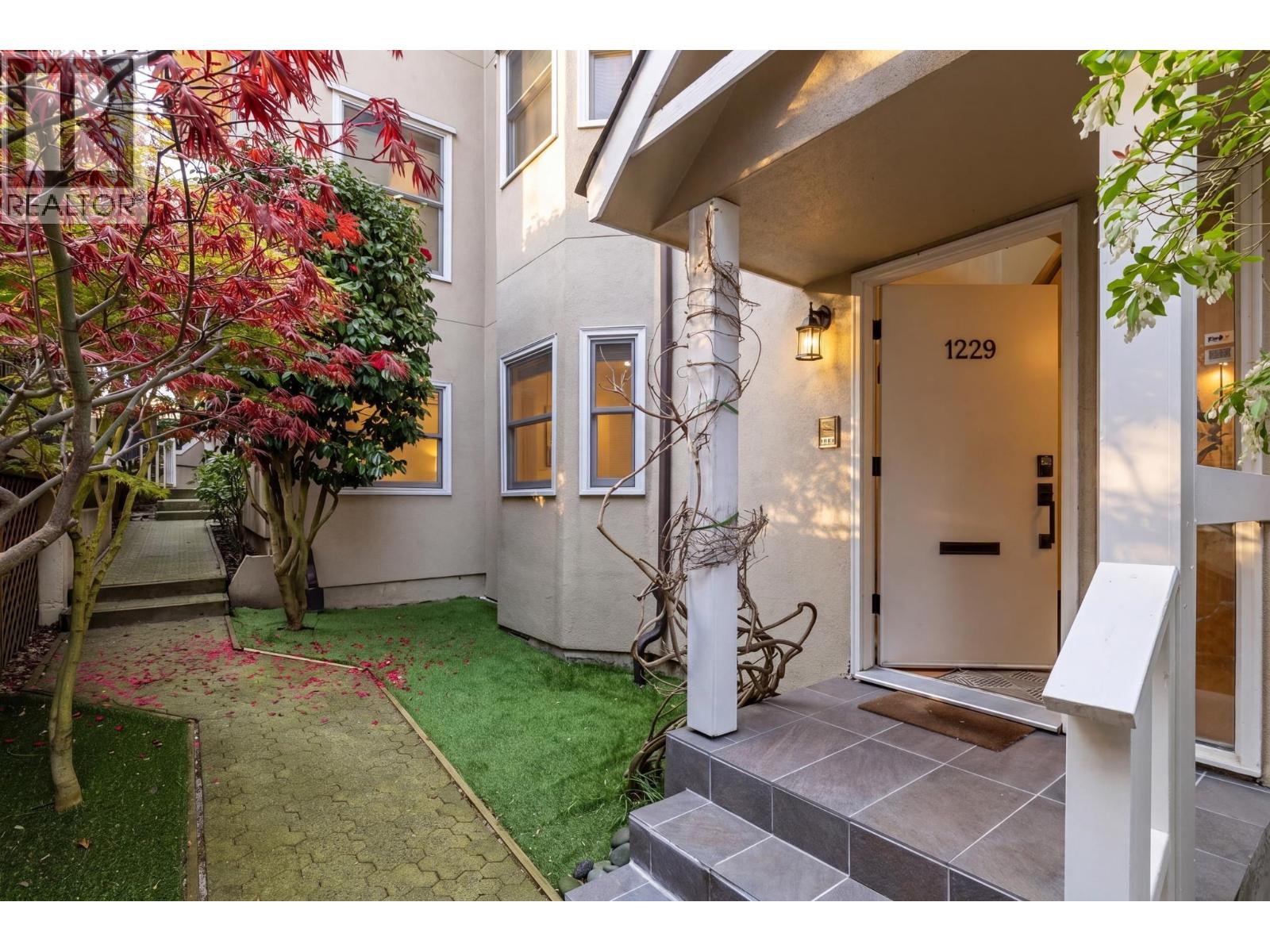 1229 W 8th Avenue, Vancouver, British Columbia  V6H 1C7 - Photo 3 - R3112861