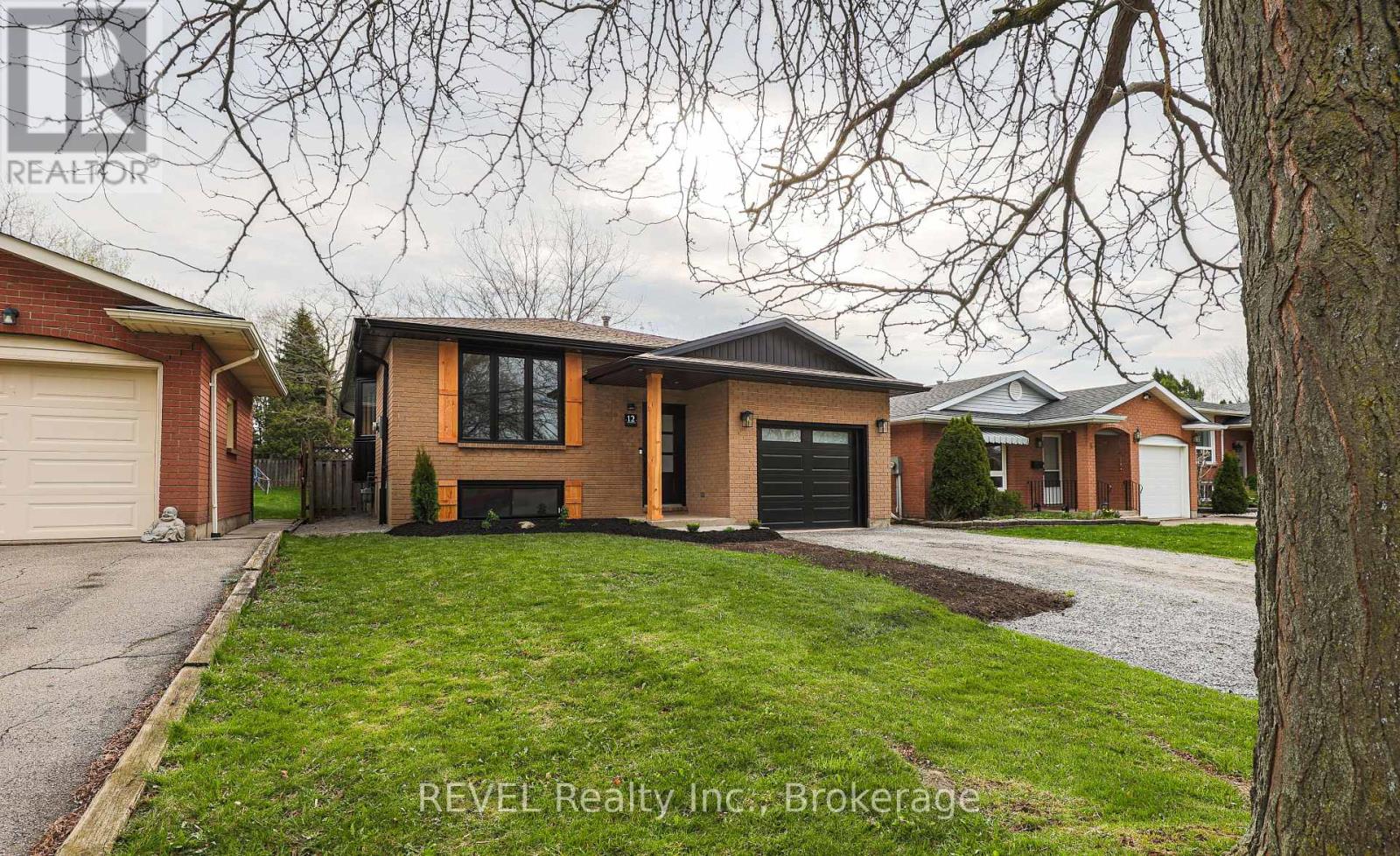 12 Andrea Drive, St. Catharines, Ontario  L2S 3N7 - Photo 2 - X13016928