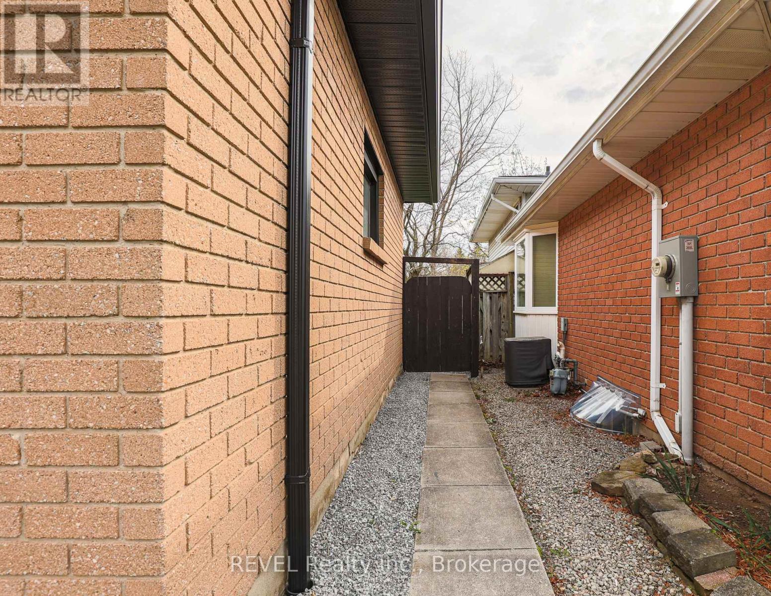 12 Andrea Drive, St. Catharines, Ontario  L2S 3N7 - Photo 4 - X13016928