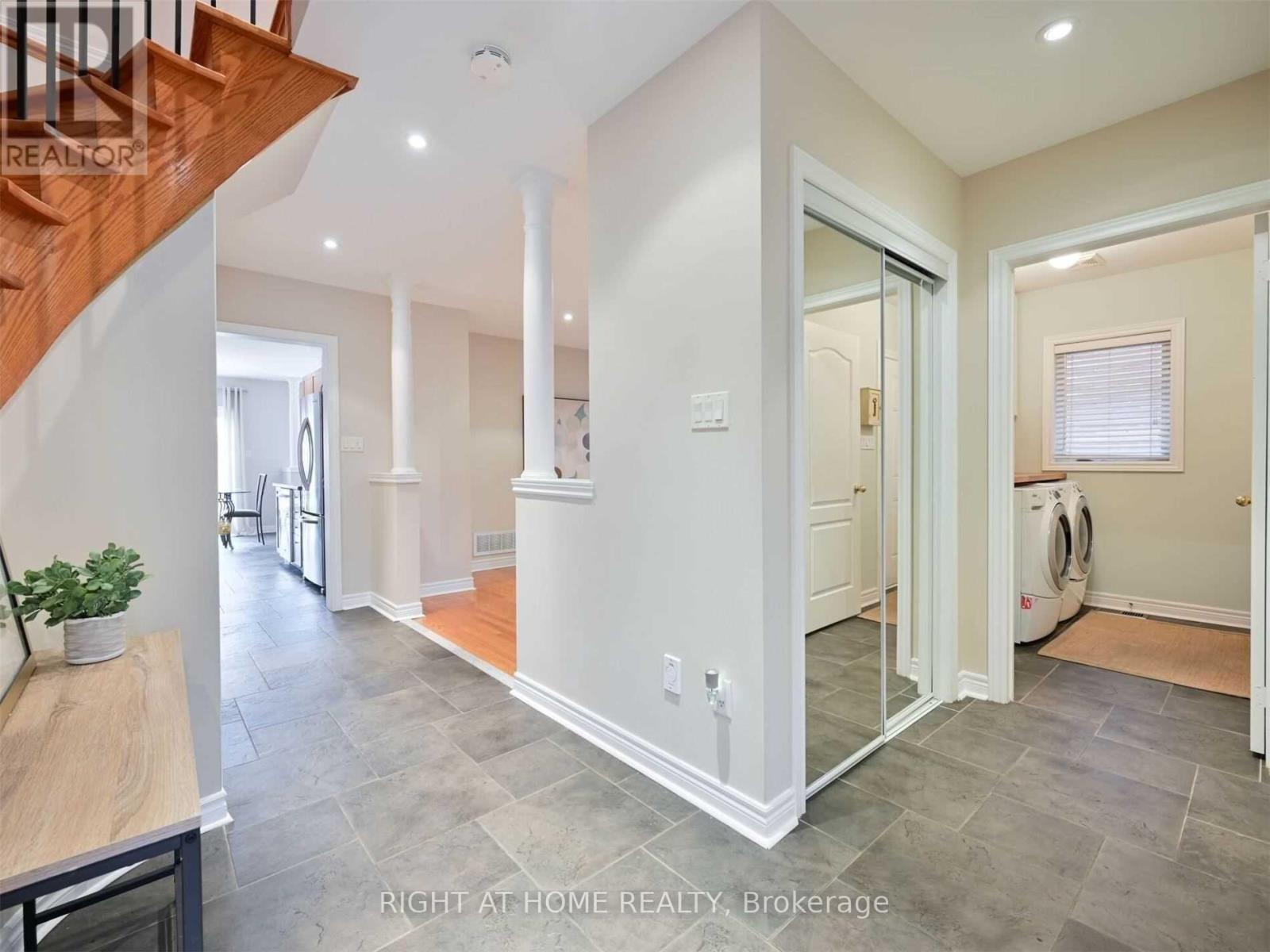 814 Brass Winds Place, Mississauga, Ontario  L5W 1T4 - Photo 30 - W12950684