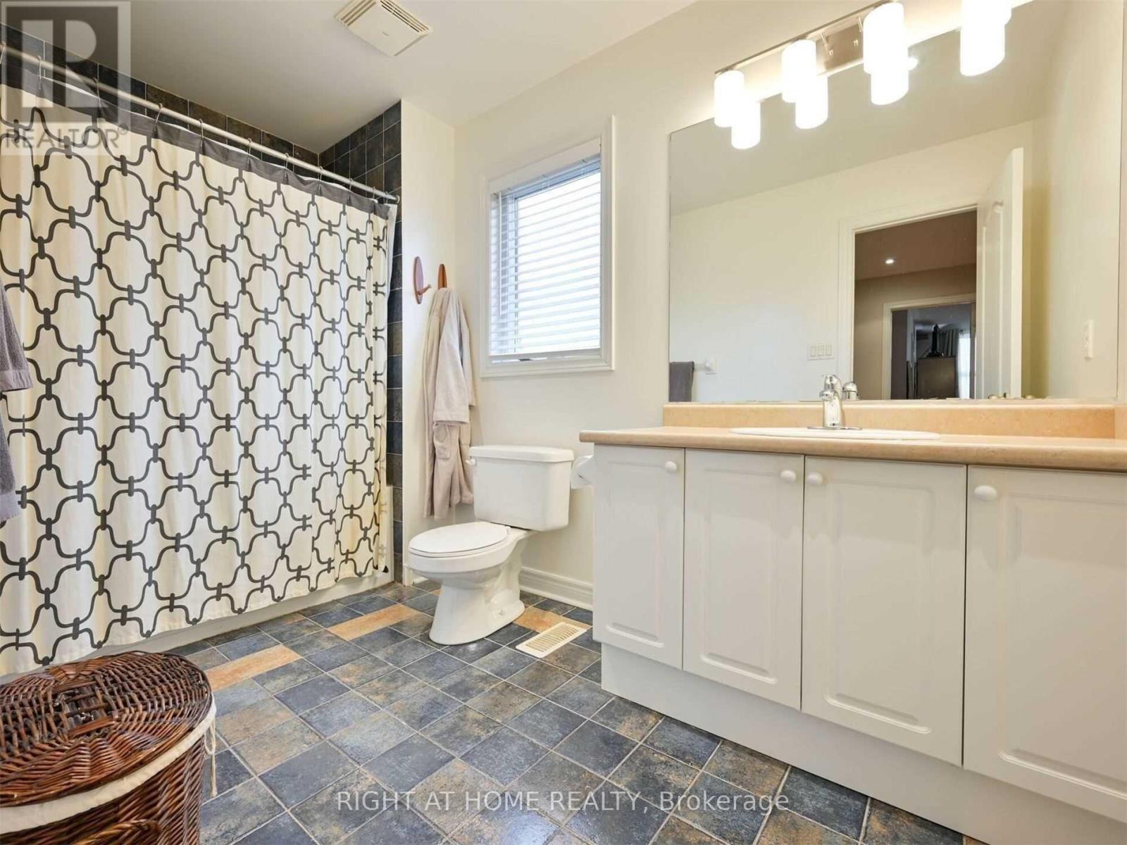 814 Brass Winds Place, Mississauga, Ontario  L5W 1T4 - Photo 21 - W12950684