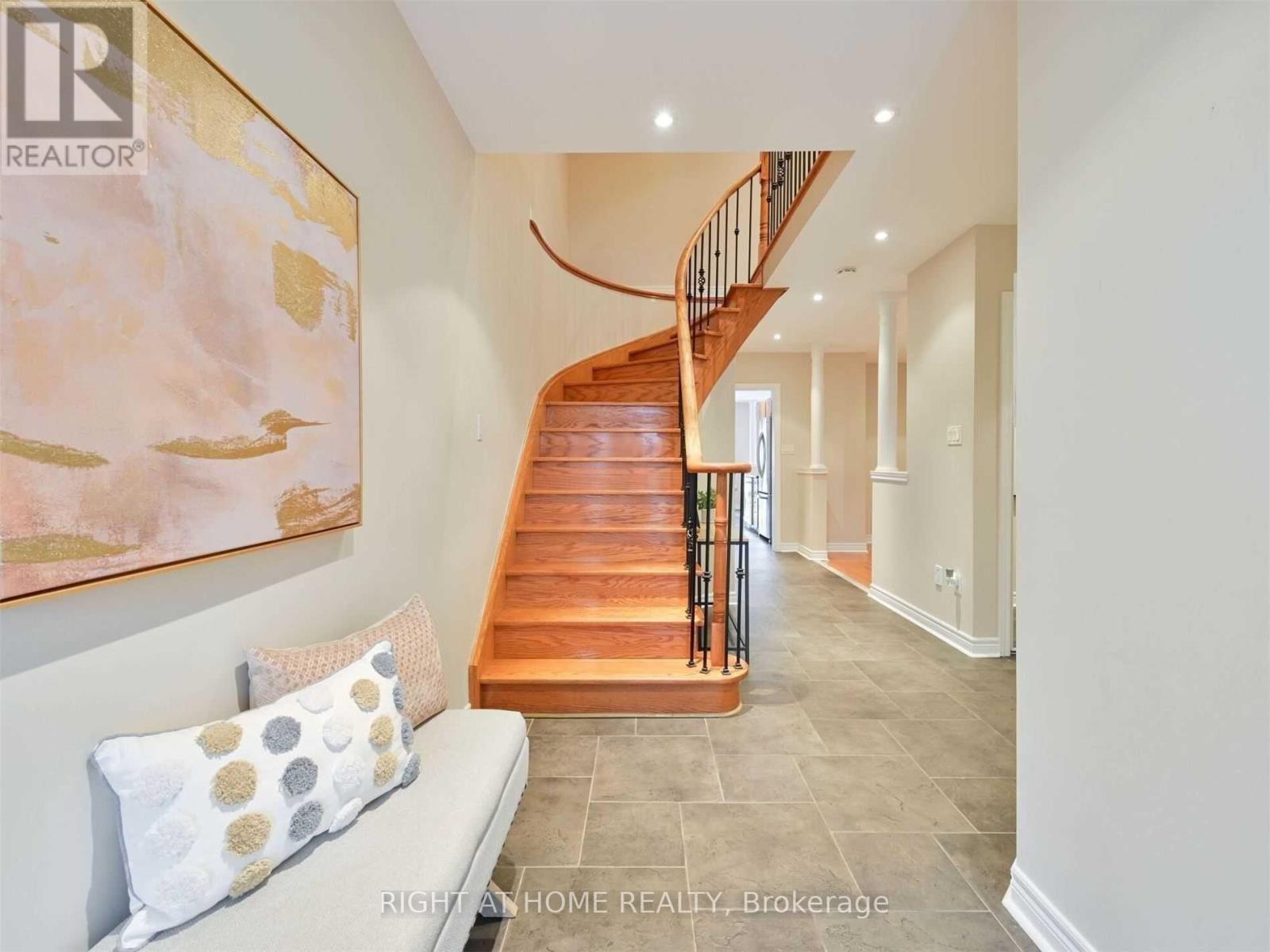 814 Brass Winds Place, Mississauga, Ontario  L5W 1T4 - Photo 8 - W12950684