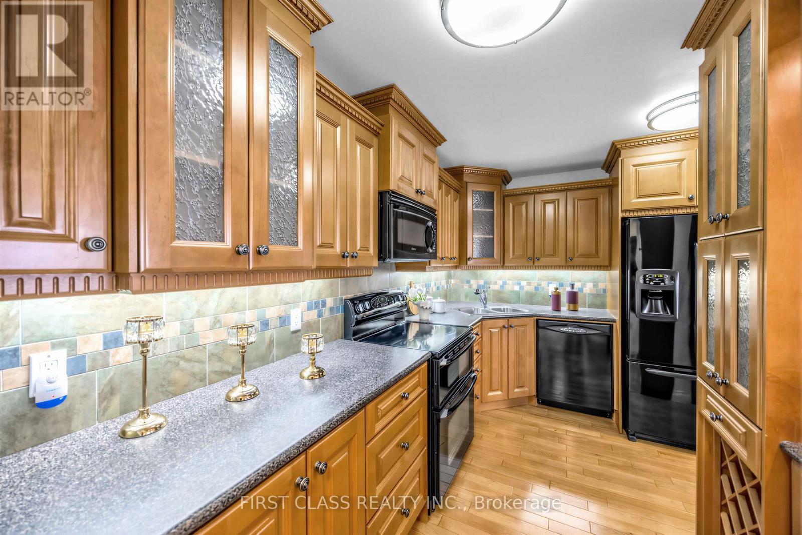 1007 - 362 The East Mall Road, Toronto, Ontario  M9B 6C4 - Photo 4 - W13016920