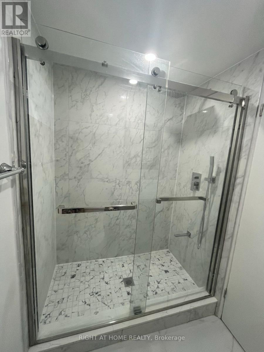 2802 HOLLINGTON CRESCENT, Mississauga, Ontario