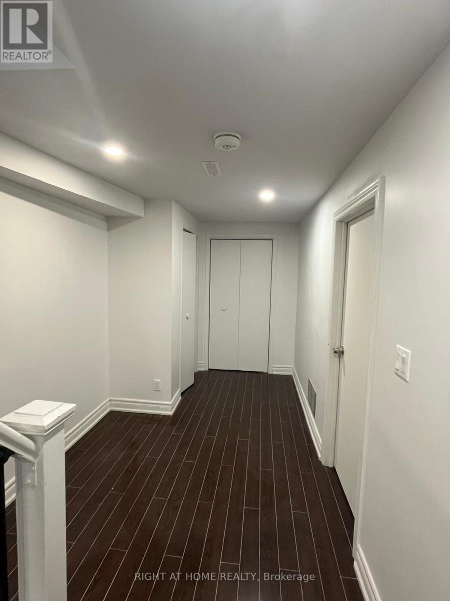 2802 Hollington Crescent, Mississauga, Ontario  L5K 1E9 - Photo 2 - W13016924