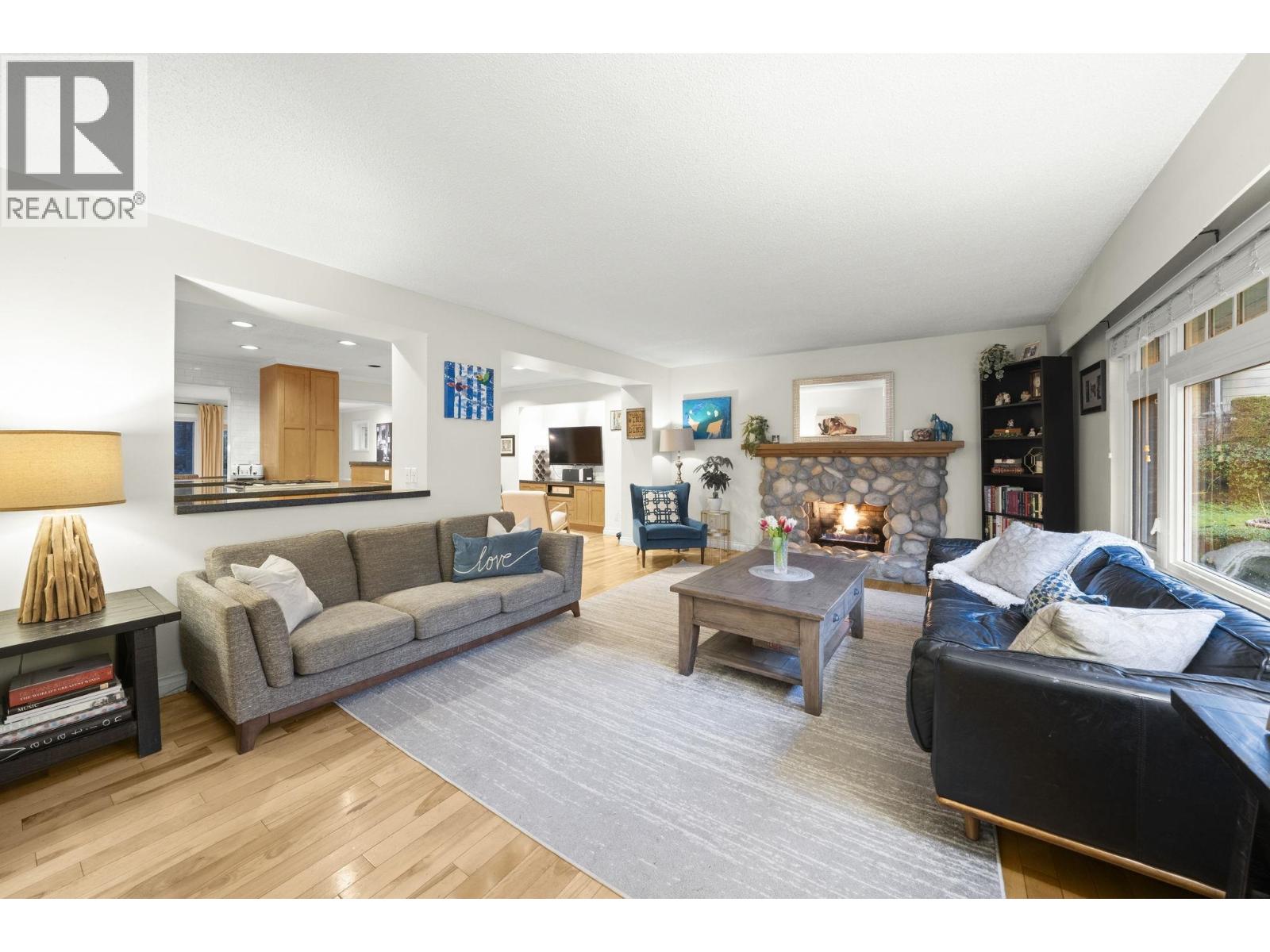 2569 Hyannis Point, North Vancouver, British Columbia  V7H 1R9 - Photo 4 - R3086932