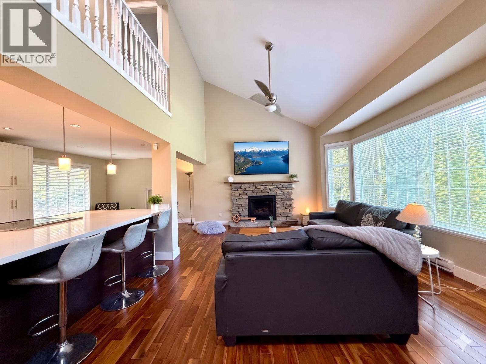 1510 Macdonald Place, Squamish, British Columbia  V0N 1H0 - Photo 5 - R3112992