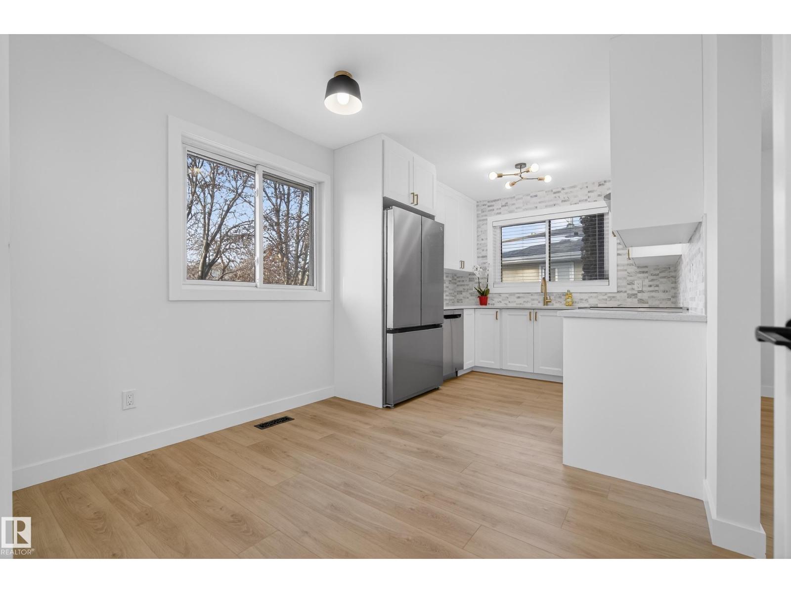 712 Knottwood Rd Nw, Edmonton, Alberta  T6K 1X9 - Photo 12 - E4483097