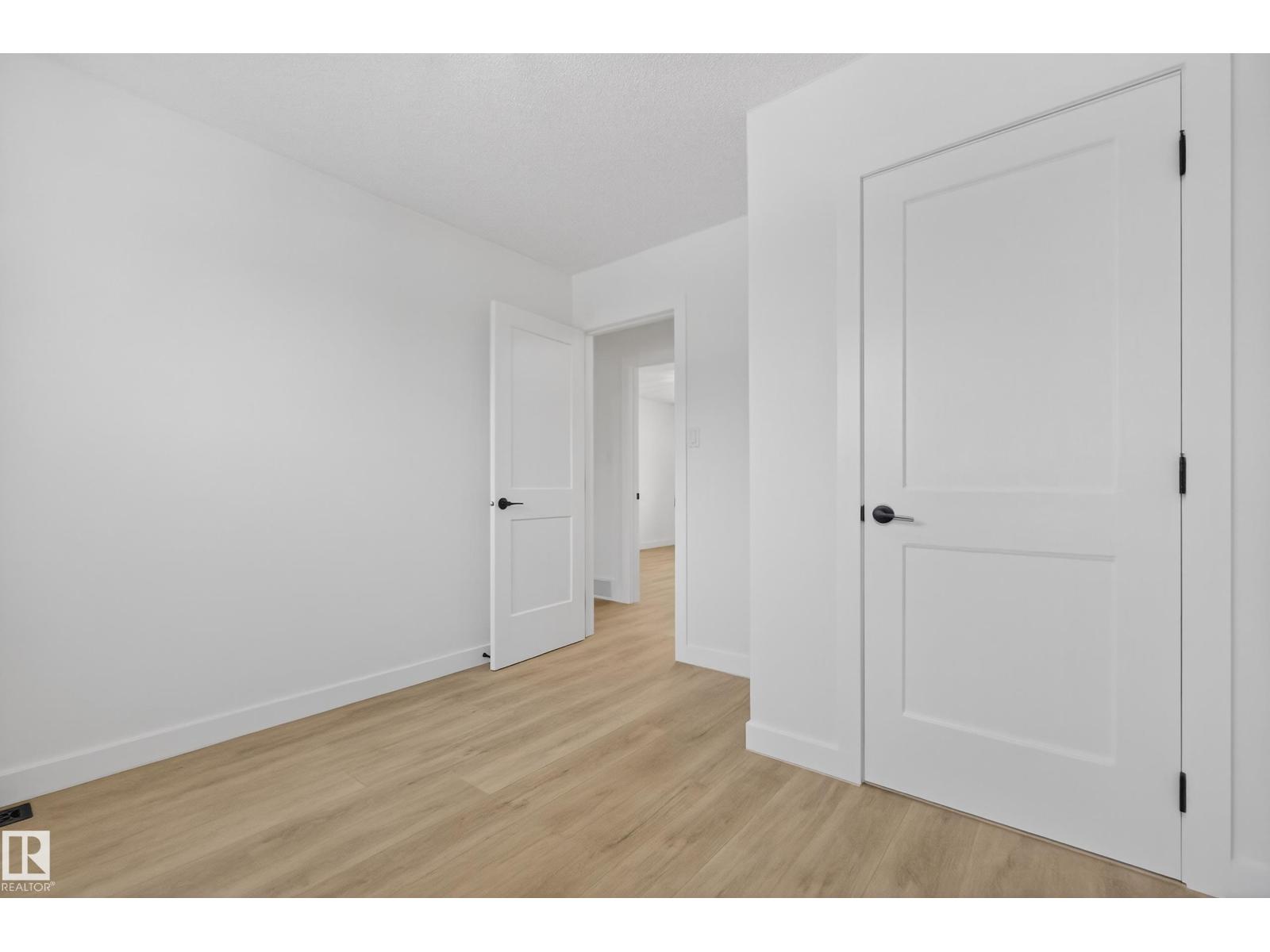 712 Knottwood Rd Nw, Edmonton, Alberta  T6K 1X9 - Photo 24 - E4483097