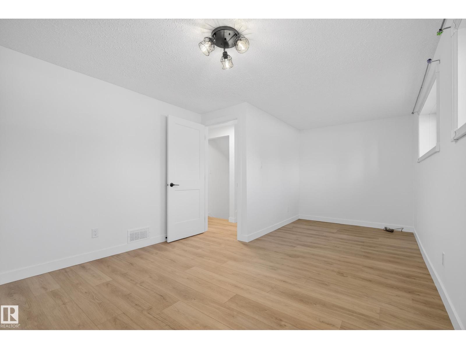 712 Knottwood Rd Nw, Edmonton, Alberta  T6K 1X9 - Photo 30 - E4483097