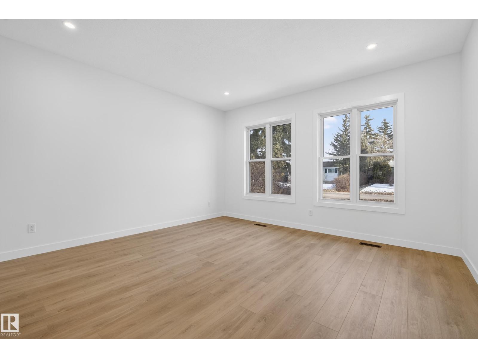 712 Knottwood Rd Nw, Edmonton, Alberta  T6K 1X9 - Photo 6 - E4483097