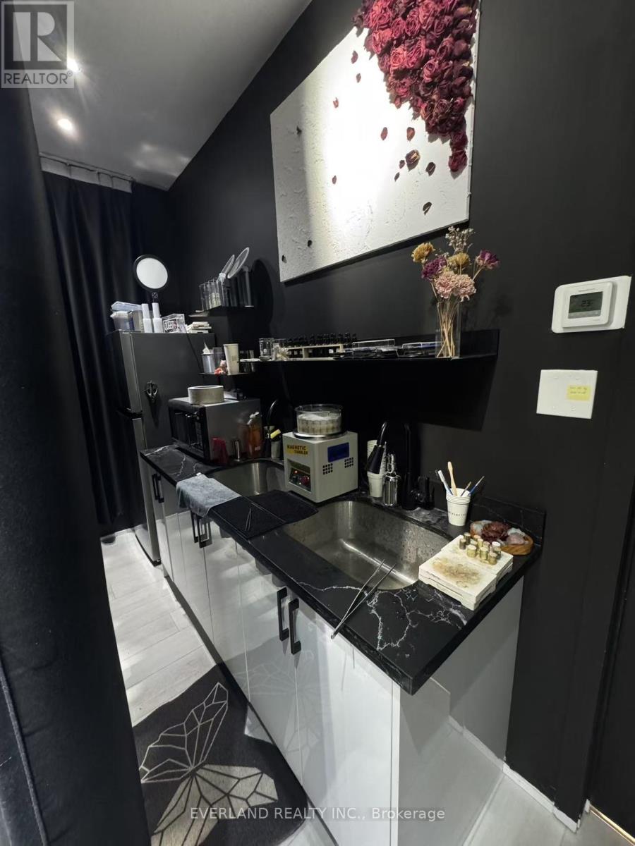 2515 Yonge Street, Toronto, Ontario  M4P 2H9 - Photo 11 - C13016942